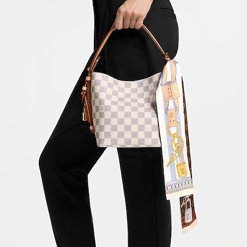 Strap And Trunk Bandeau S00 in Women's Accessories Silk Squares and Bandeaus collections by Louis Vuitton (Product zoom)