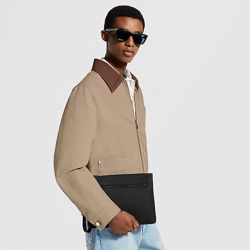 حقيبة Takeoff Pouch الصغيرة LV Aerogram in الرجال's مجموعة السفر إكسسوارات السفر collections by Louis Vuitton (تكبير صورة المنتج)