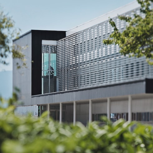 ساعة Tambour، أوتوماتيك، 40 مم، فولاذ in الساعات's جميع الساعات } collections by Louis Vuitton