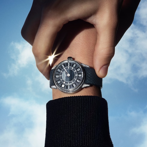 ساعة Tambour Taiko Spin Time، أوتوماتيك، 39.5 مم، من الذهب الأبيض in الساعات's جميع الساعات } collections by Louis Vuitton