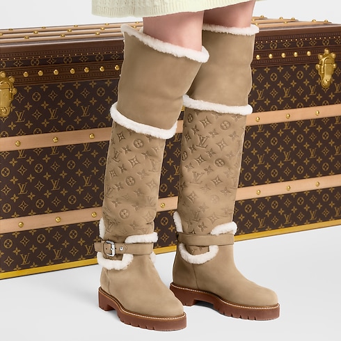 Territory Flat Thigh Boot in Women's Shoes Boots and Ankle Boots collections by Louis Vuitton (Product zoom)