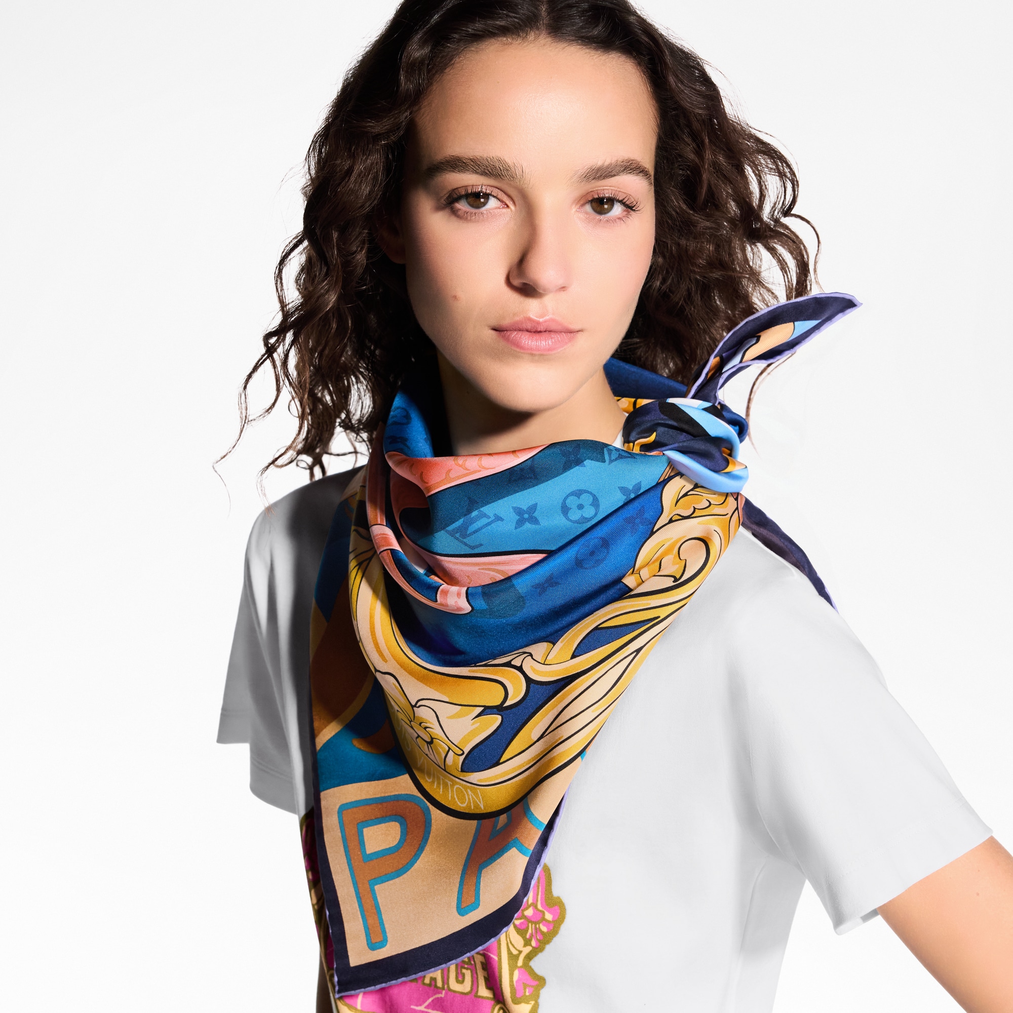 Through The Window Square 90 S00 in Women