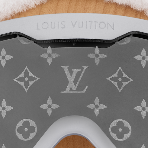 تميمة Vivienne Ski S00 in الصناديق، السفر والمنزل's الرياضة و الألعاب } collections by Louis Vuitton (تكبير صورة المنتج)