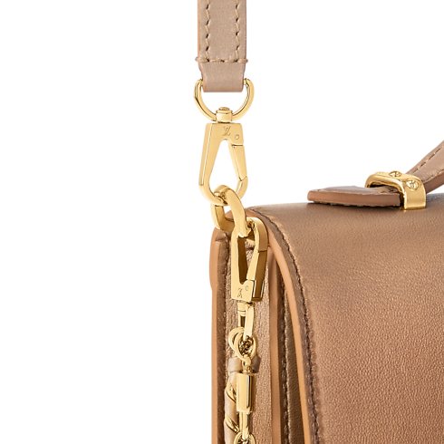 Wallet On Chain Capucines Capucines in Women's Wallets and Small Leather Goods Wallets on Chain and Micro Bags collections by Louis Vuitton (Product zoom)